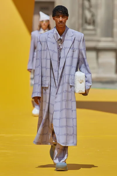 Look 3